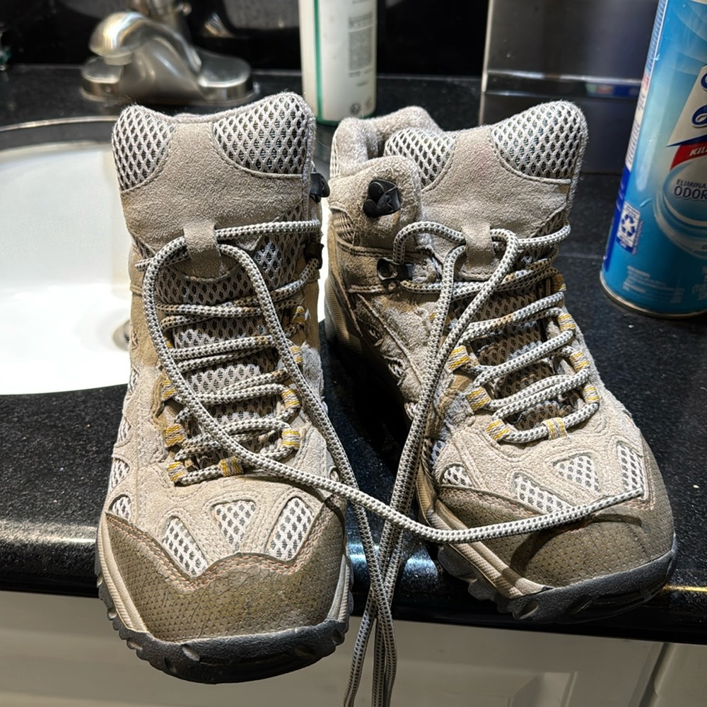 Hiking shoes in and excellent shape